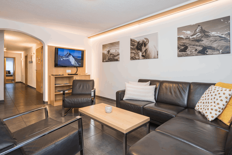 Wohnung mit Esstisch